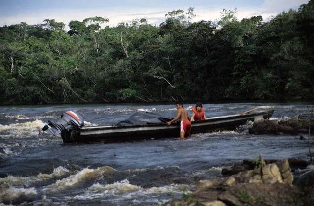 Richard on the rapids at Iguanameru.